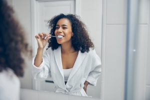 woman with diabetes brushing her teeth